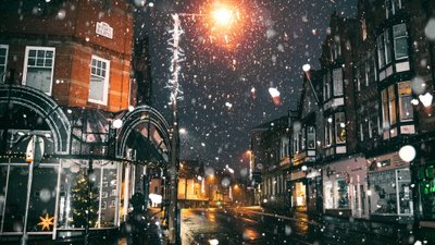 4K HD Wallpaper Downtown Christmas Day with Streetlights and Snow in the Evening