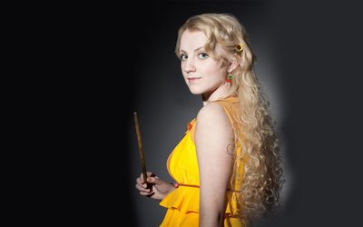 Evanna Lynch as Luna Lovegood in a Yellow Dress HD Wallpaper for Harry Potter Fans