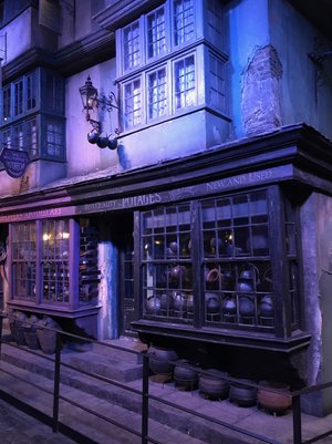 Harry Potter Diagon Alley Wallpaper Film Studios in London HD Mobile Background