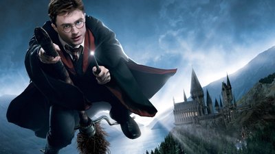 Harry Potter and the Goblet of Fire HD Wallpaper featuring Hogwarts Castle and Daniel Radcliffe