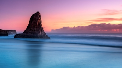 Tranquil Ocean Blue meets Dreamy Purple Sky  Serene Nature Wallpaper