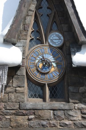 Old Clock Tower in Hogsmeade HD Wallpaper for Mobile Devices